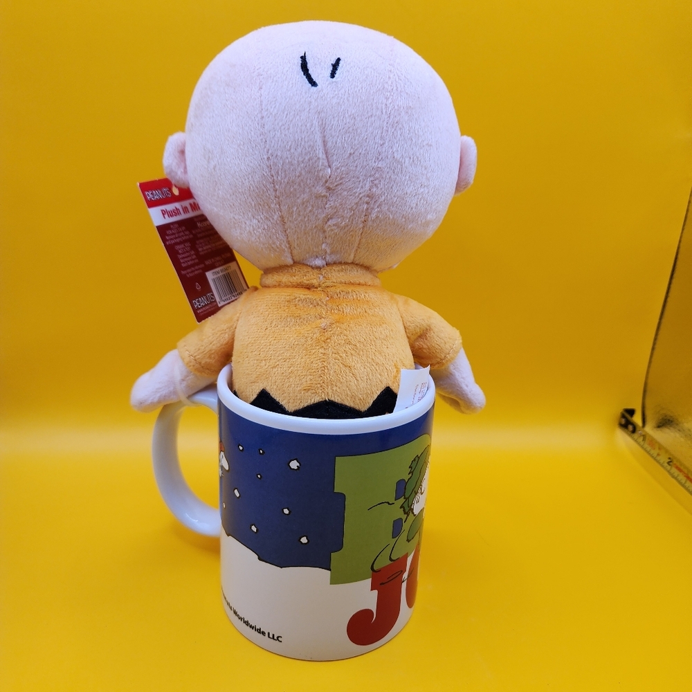 New- Christmas Peanuts Charlie Brown Plush in Coffee Cup - Picture 2 of 6